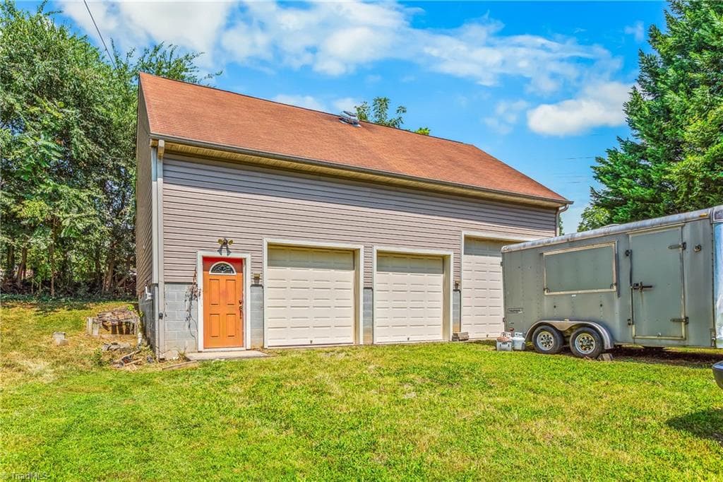 Stick/Site Built at 4733 Eastwin Drive, Winston-Salem NC 27104, Winston-Salem, photo 31 of 33