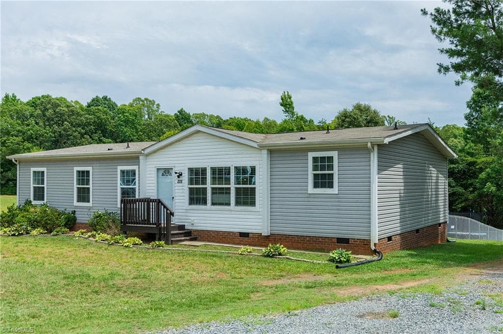 Manufactured Home at 220 Bluejay Road, Reidsville NC 27320, Reidsville, photo 3 of 80