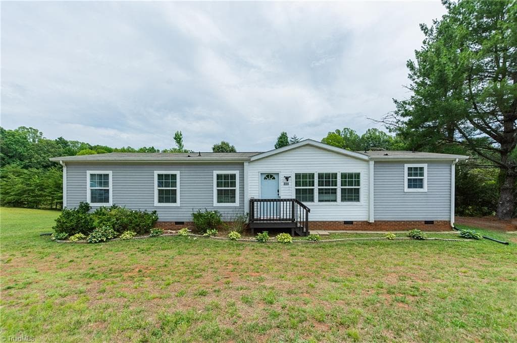 Manufactured Home at 220 Bluejay Road, Reidsville NC 27320, Reidsville, photo 5 of 80