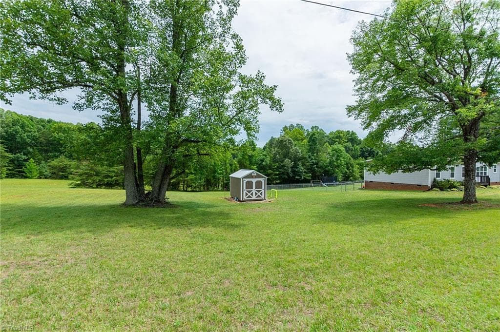 Manufactured Home at 220 Bluejay Road, Reidsville NC 27320, Reidsville, photo 9 of 80