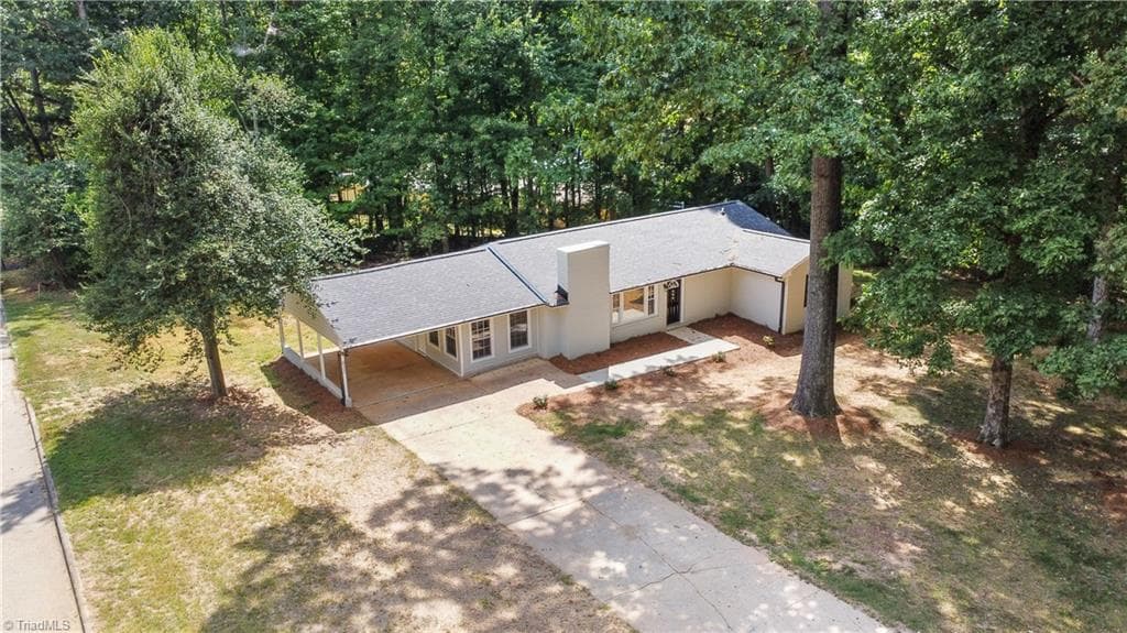 Stick/Site Built at 822 Birch Lane, Kernersville NC 27284, photo 2 of 37