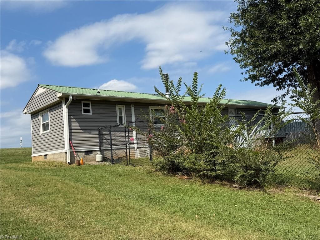 Manufactured Home at 297 Collins Road, Dobson NC 27017, photo 3 of 29