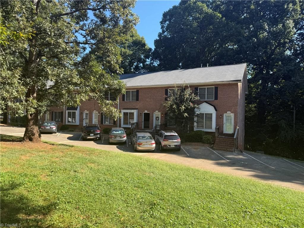 1437 King Charles Drive, Clemmons NC 27012