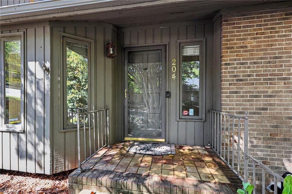 Stick/Site Built at 204 Ridgelea Court, Winston-Salem NC 27104, Winston-Salem, photo 3 of 26