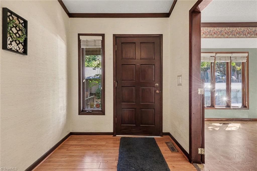 Stick/Site Built at 204 Ridgelea Court, Winston-Salem NC 27104, Winston-Salem, photo 4 of 26