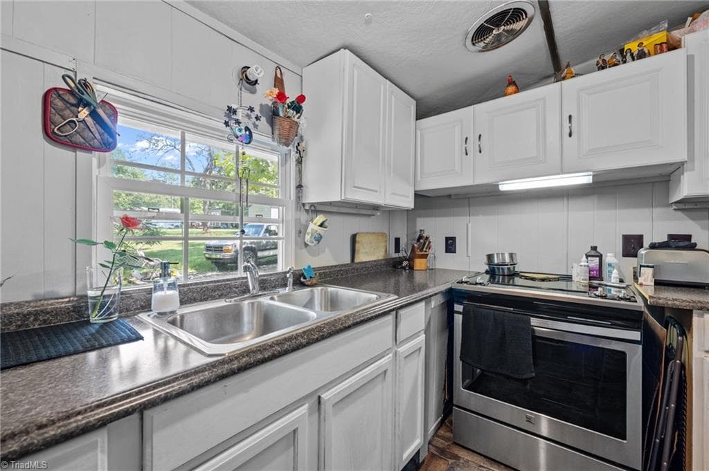 123 kitchen - 123 & 135 Third Court, Reidsville NC 27320, Reidsville
