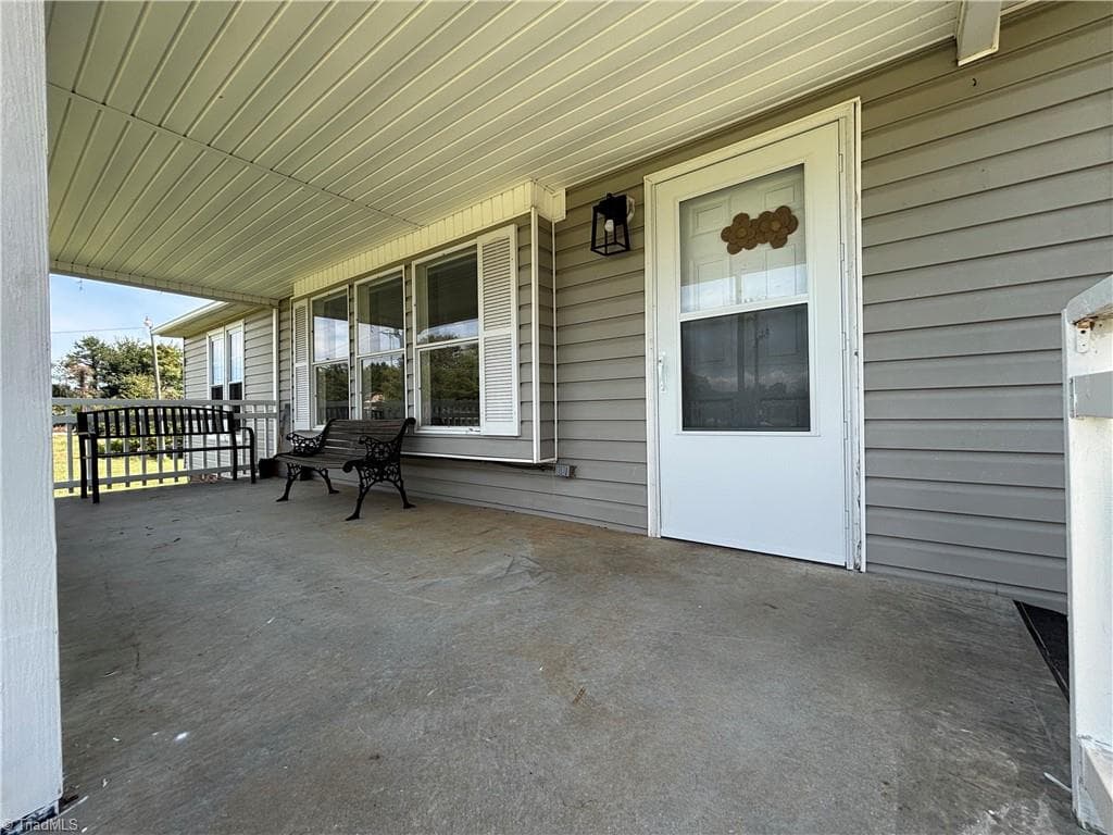 Manufactured Home at 150 Springfield Road, Pilot Mountain NC 27041, Pilot Mountain, photo 4 of 30