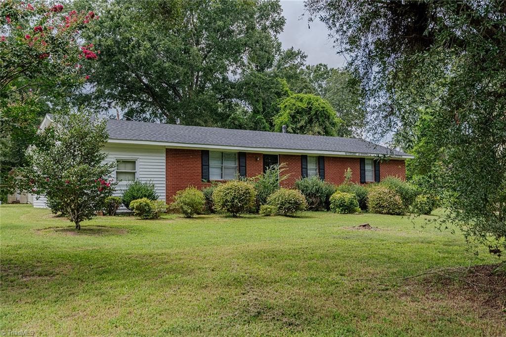 Stick/Site Built at 469 Lakeview Drive, Burlington NC 27215, Burlington, photo 2 of 50