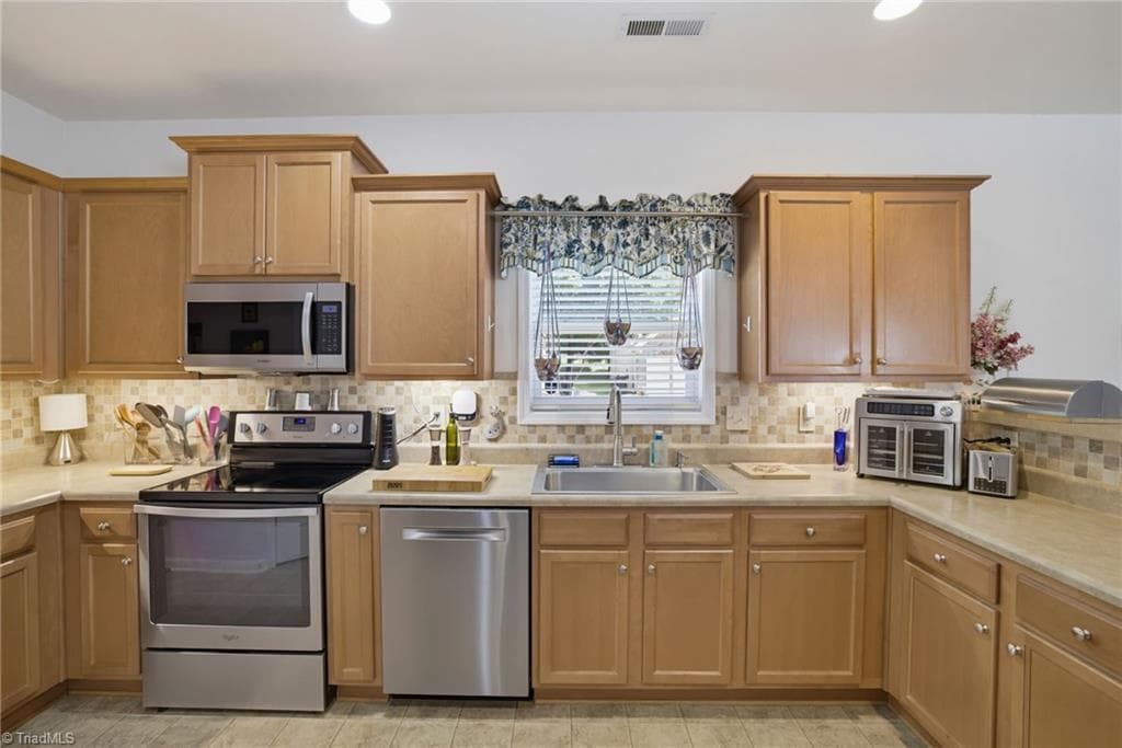 Stick/Site Built at 3790 Spring Willow Way, Winston-Salem NC 27107, photo 9 of 39