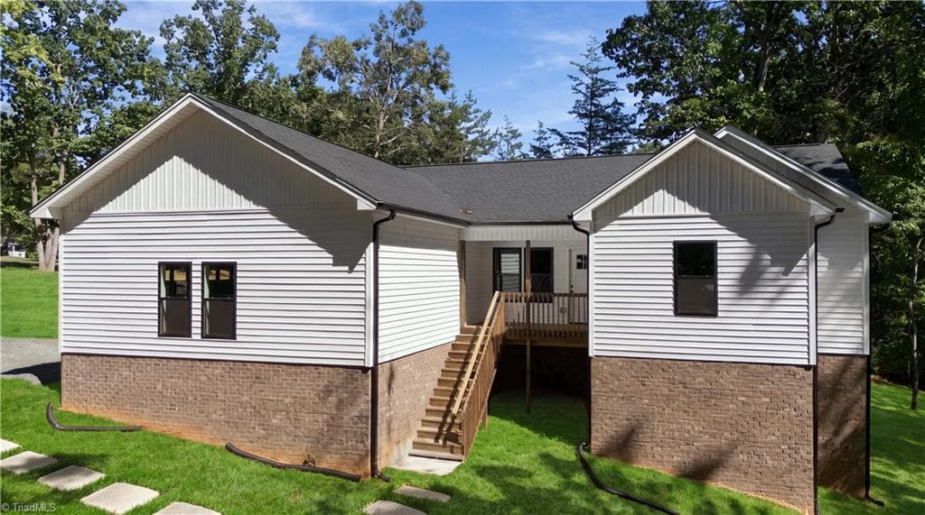 104 Oakwood Trail Road, King NC 27021