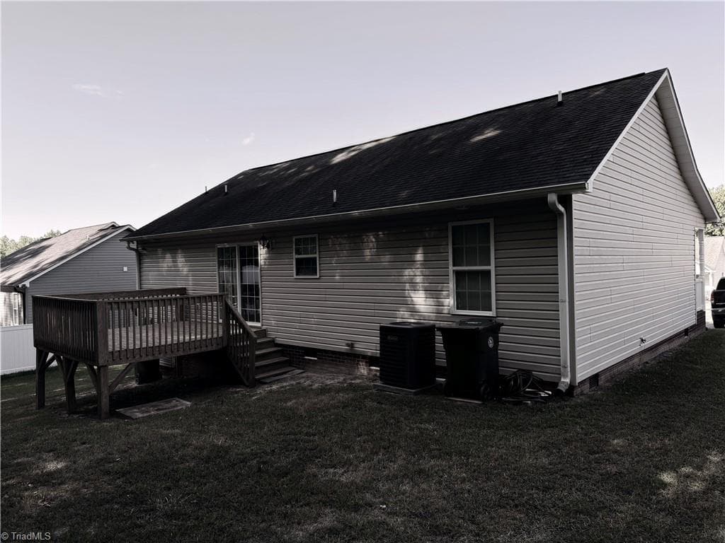 Stick/Site Built at 13 Thomasville High Drive, Thomasville NC 27360, photo 6 of 28
