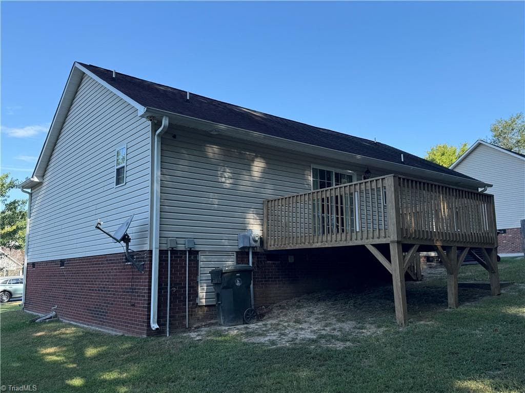 Stick/Site Built at 13 Thomasville High Drive, Thomasville NC 27360, photo 5 of 28