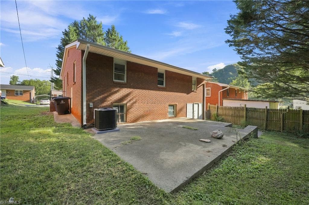 Stick/Site Built at 1664 NE 23rd Street, Winston-Salem NC 27105, Winston-Salem, photo 23 of 25