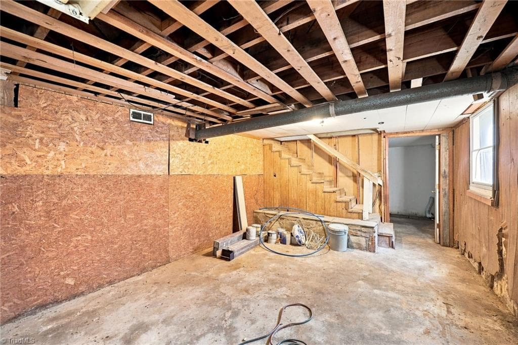 Stick/Site Built at 1664 NE 23rd Street, Winston-Salem NC 27105, Winston-Salem, photo 22 of 25
