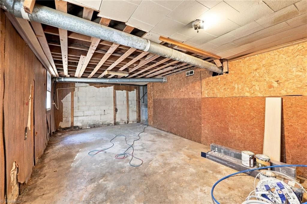 Stick/Site Built at 1664 NE 23rd Street, Winston-Salem NC 27105, Winston-Salem, photo 21 of 25