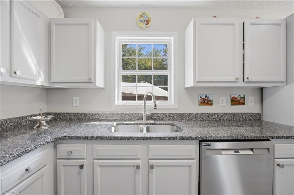 Stick/Site Built at 130 Garden Street, Thomasville NC 27360, photo 21 of 48