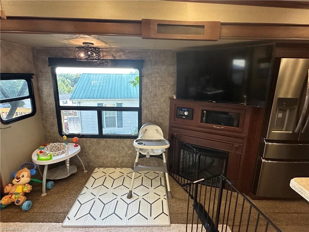 Manufactured Home at 122 Eagle Drive, New London NC 28127, photo 7 of 50
