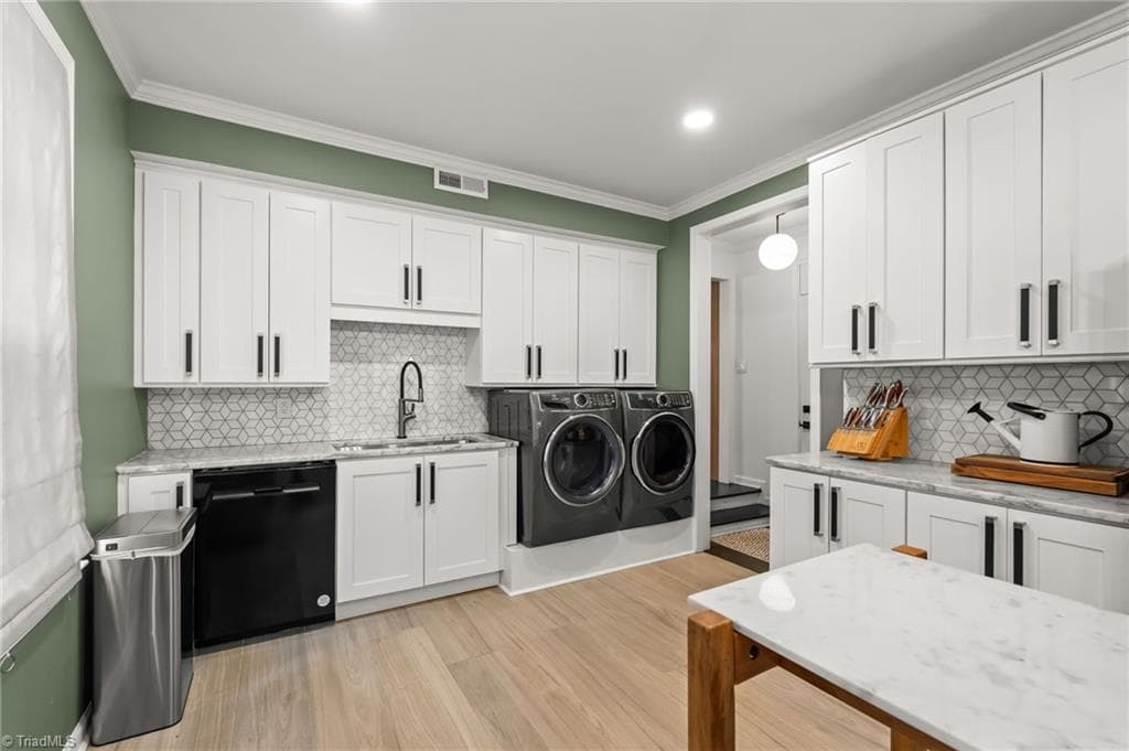 Laundry Room - 1313 Robin Hood Road, High Point NC 27262, High Point