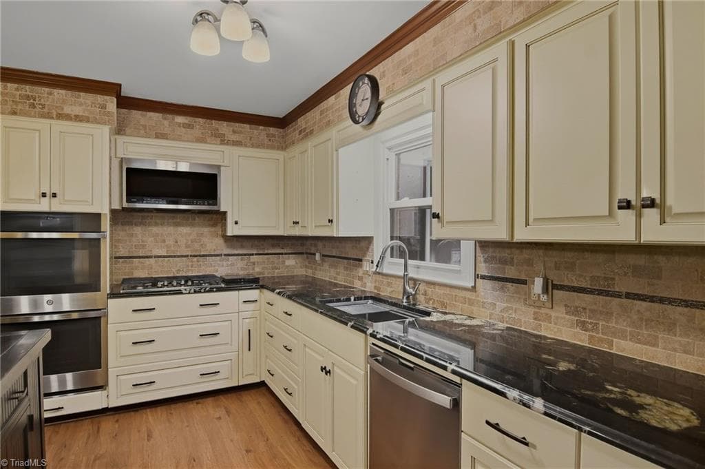 Stick/Site Built at 5806 Carriage Lane, Greensboro NC 27410, photo 9 of 33
