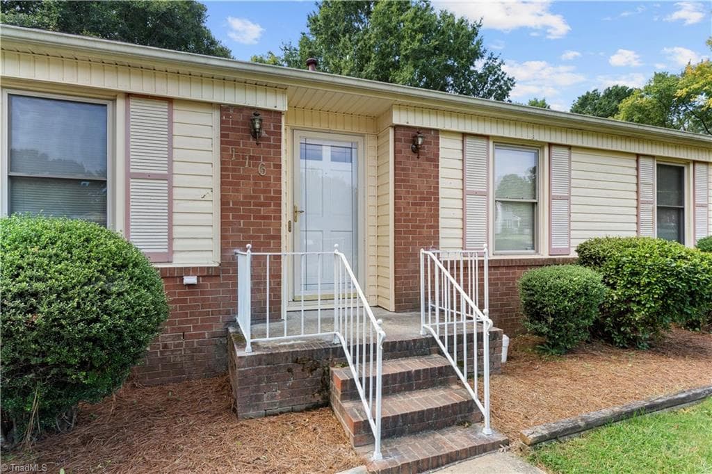 Stick/Site Built at 116 Cheltenham Drive, Winston-Salem NC 27103, photo 2 of 31