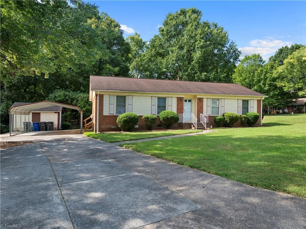 Stick/Site Built at 116 Cheltenham Drive, Winston-Salem NC 27103, photo 3 of 31