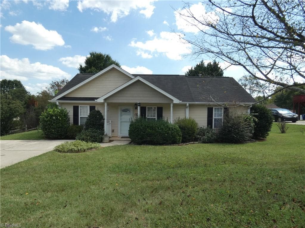 4221 Salem Landing Court, Winston-Salem NC 27101