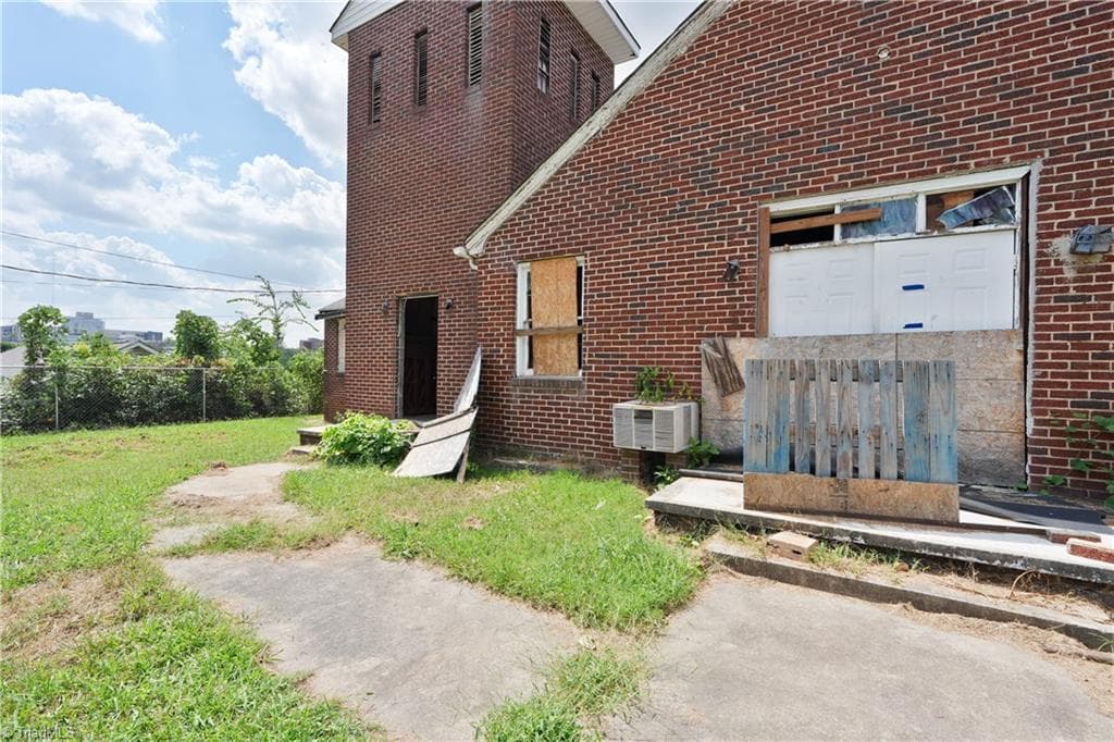 Remarks at 1326 N Main Street, Winston-Salem NC 27105, Winston-Salem, photo 37 of 62