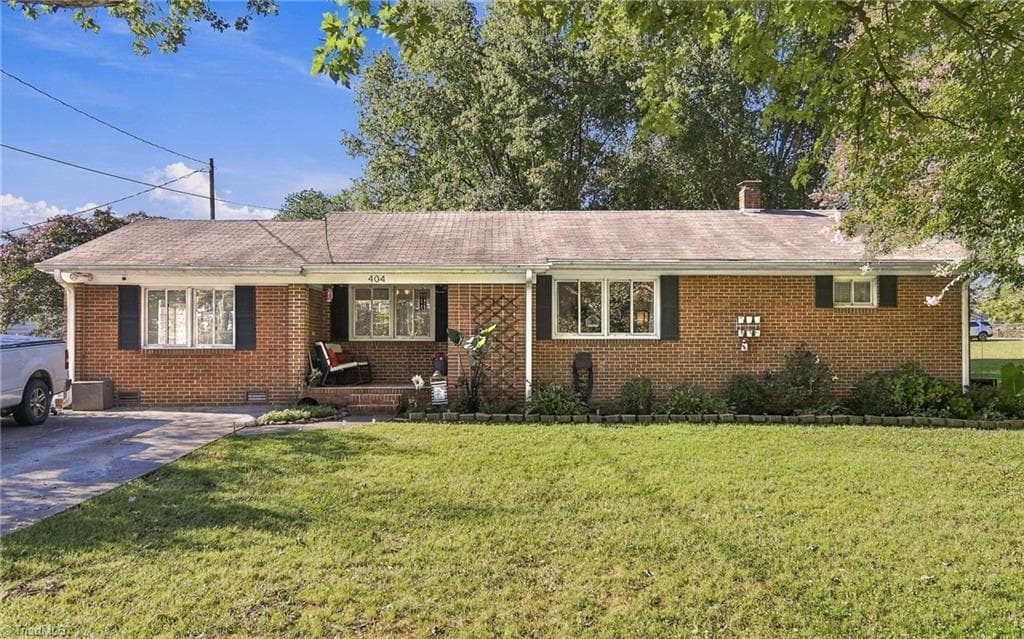 404 Poplar Circle, Yadkinville NC 27055