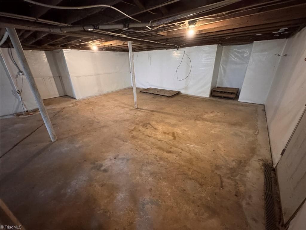 Stick/Site Built at 4865 Baux Mountain Road, Winston-Salem NC 27105, Winston-Salem, photo 18 of 21
