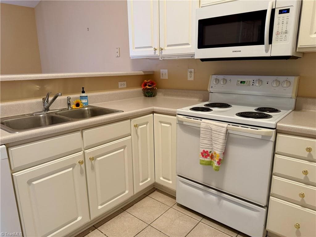 Stick/Site Built at 2418 Wynbrook Square Court, Winston-Salem NC 27103, photo 12 of 37