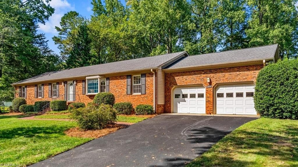 Stick/Site Built at 4503 Doncaster Drive, Greensboro NC 27406, photo 2 of 29