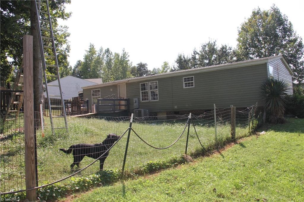 Manufactured Home at 115 Anderson Acres Drive, Harmony NC 28634, photo 17 of 18