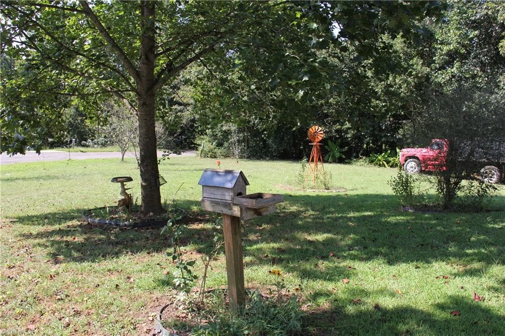 Manufactured Home at 115 Anderson Acres Drive, Harmony NC 28634, photo 5 of 18