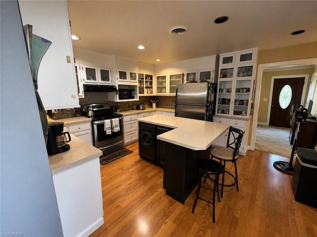 Stick/Site Built at 4711 Summit Avenue, Greensboro NC 27405, photo 6 of 27