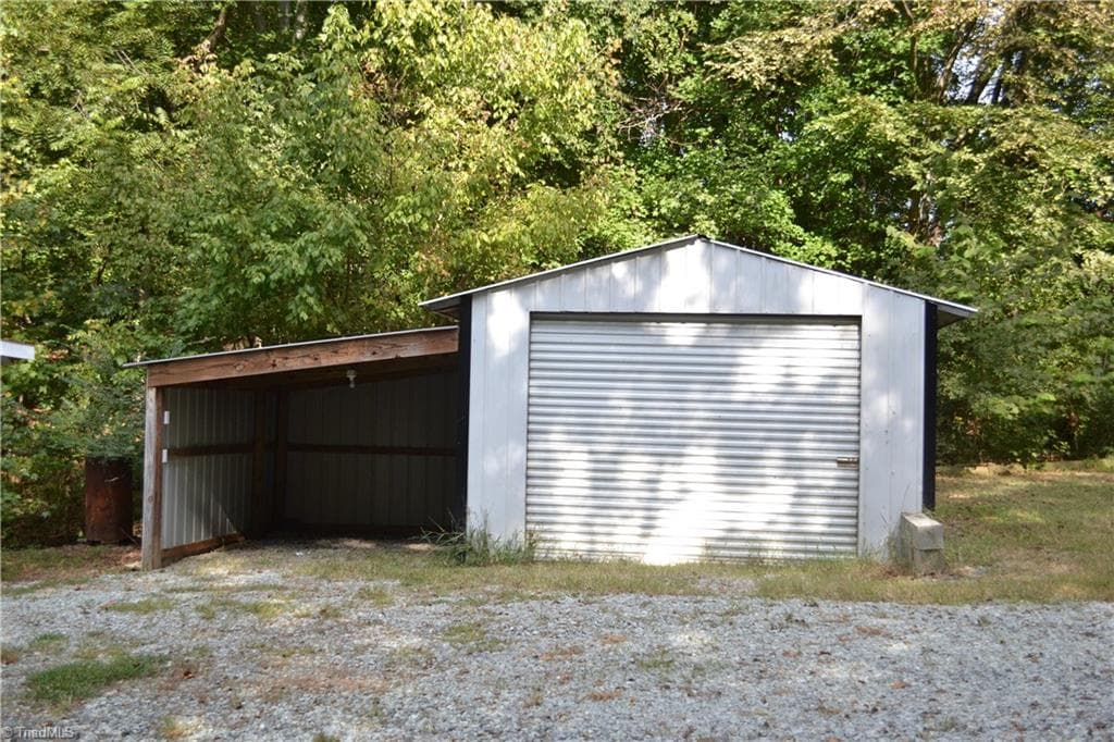 Manufactured Home at 1278 Carolina Street, Graham NC 27253, photo 11 of 13