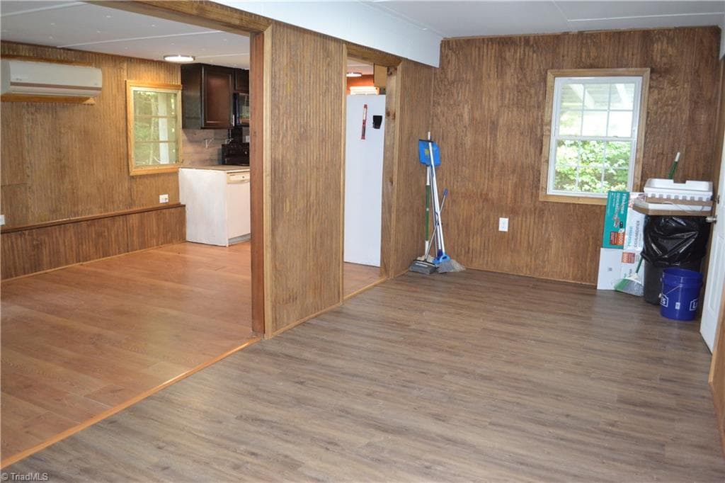 Manufactured Home at 1278 Carolina Street, Graham NC 27253, photo 4 of 13