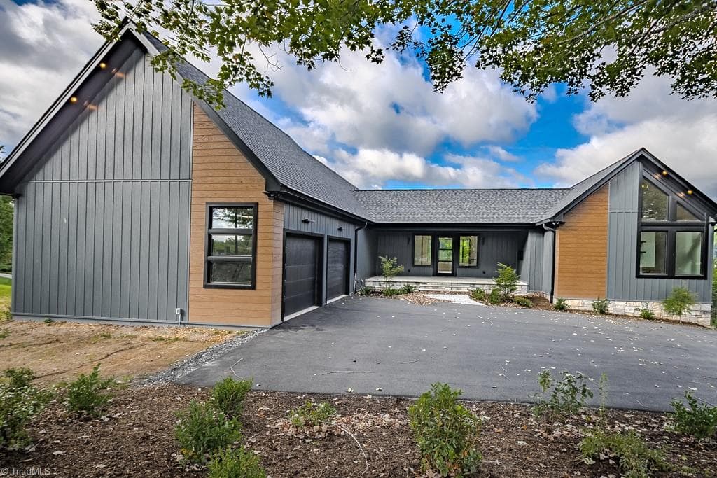 121 Charter Court, Jefferson NC 28640