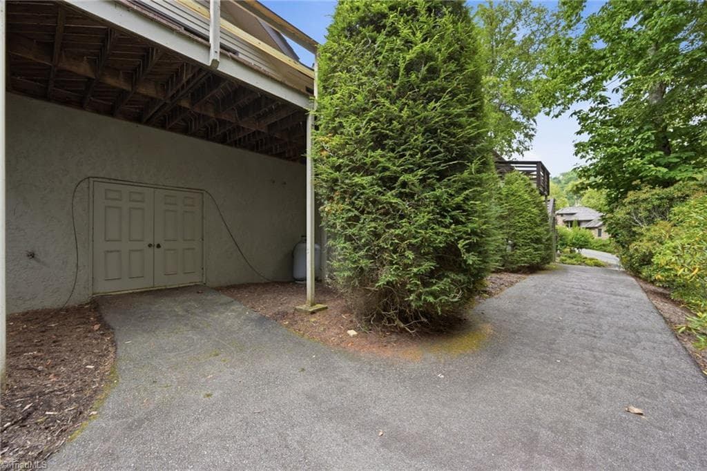 Stick/Site Built at 659 Clubhouse Drive # D2, Banner Elk NC 28604, Banner Elk, photo 38 of 50