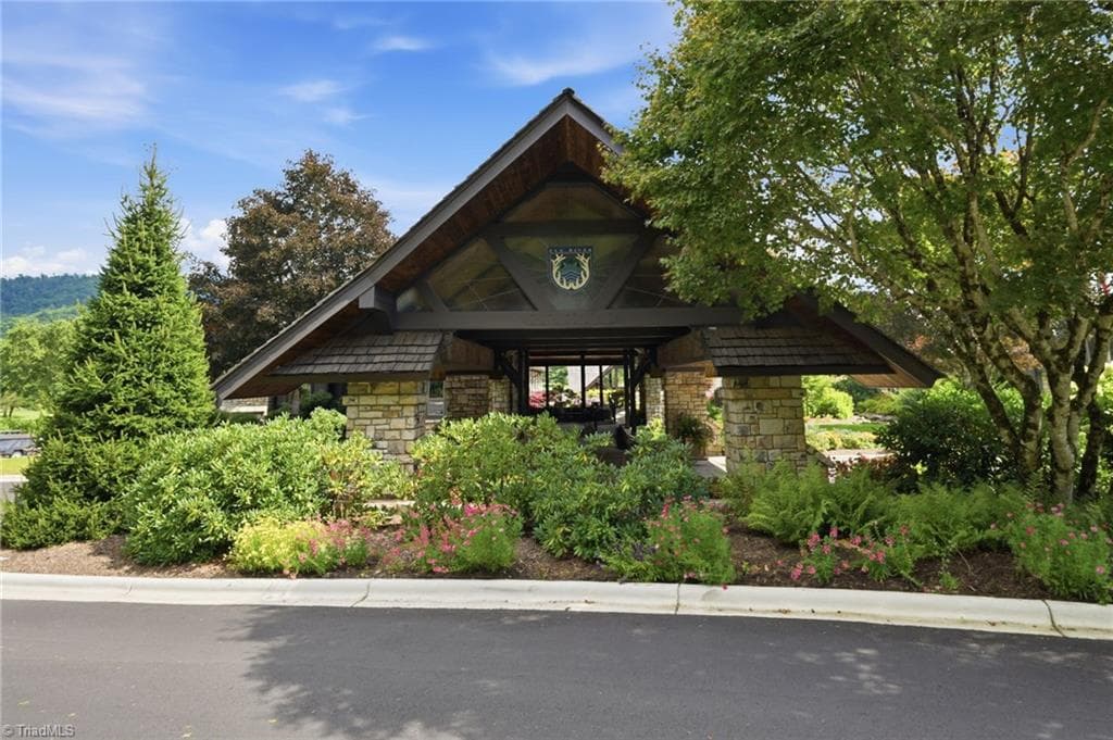Stick/Site Built at 659 Clubhouse Drive # D2, Banner Elk NC 28604, Banner Elk, photo 41 of 50