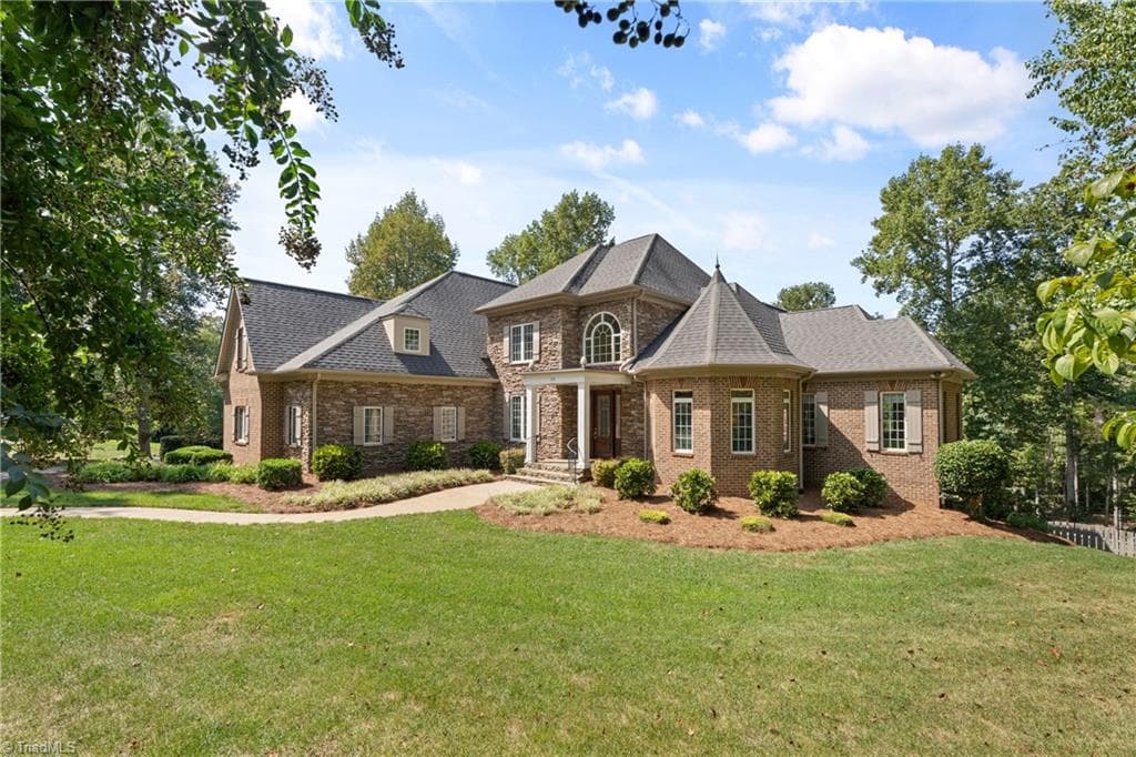 191 Wellsprings Court, Pfafftown NC 27040