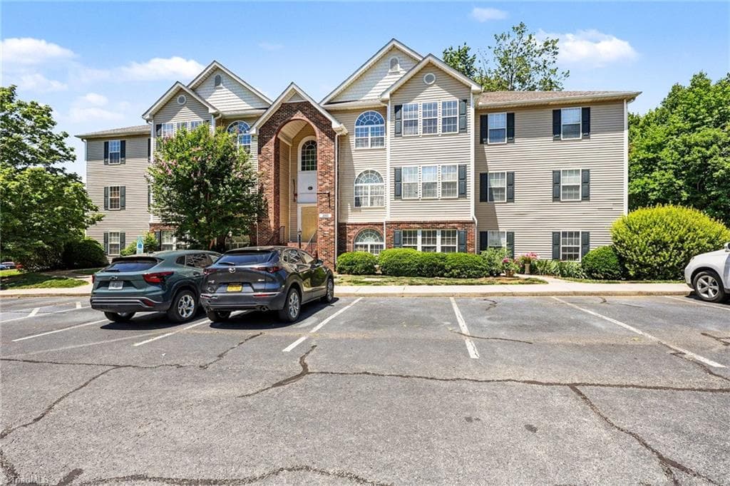 Stick/Site Built at 2012 Salem Bluff Drive, Winston-Salem NC 27127, Winston-Salem, photo 17 of 18