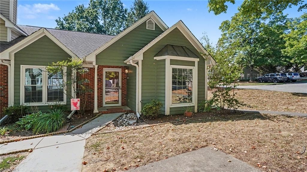 2800 Shadowbrook Lane, Winston-Salem NC 27103