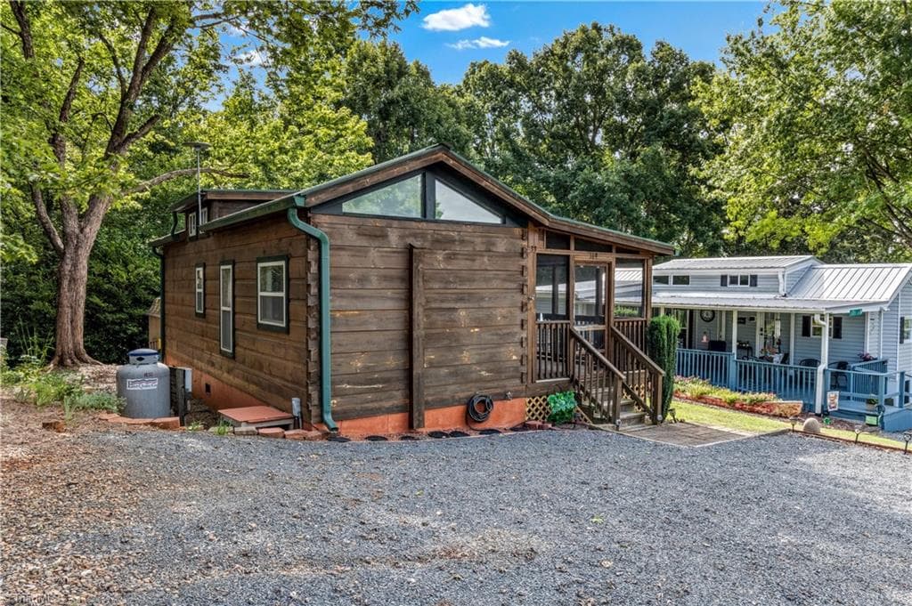 Manufactured Home at 169 Marina Drive, New London NC 28127, New London, photo 2 of 28