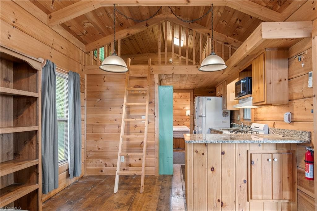 Manufactured Home at 169 Marina Drive, New London NC 28127, New London, photo 9 of 28
