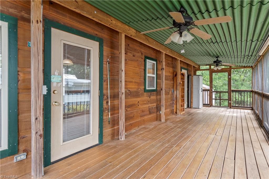 Manufactured Home at 169 Marina Drive, New London NC 28127, New London, photo 4 of 28