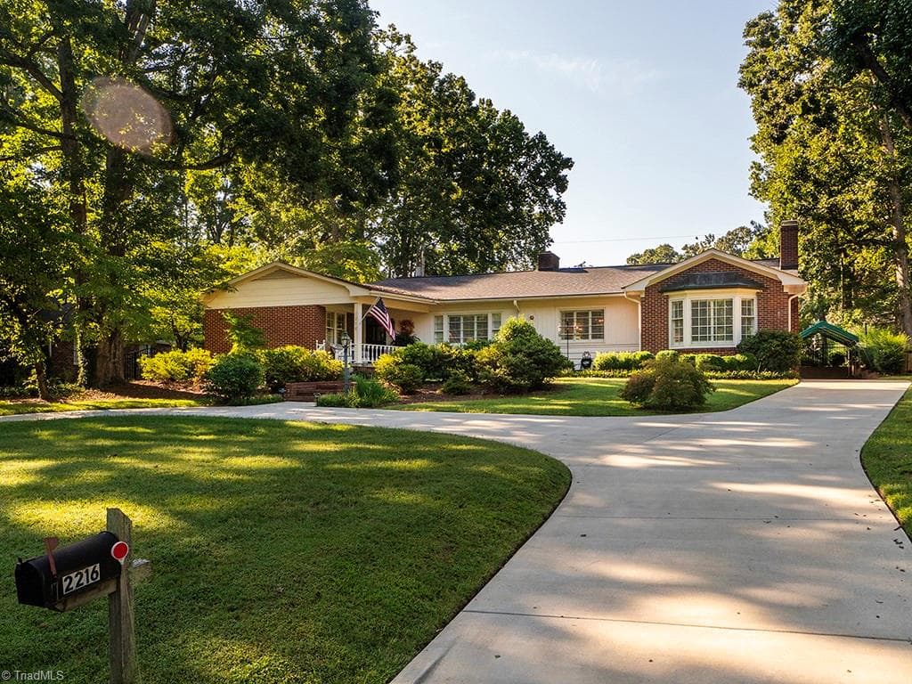 2216 Canterbury Drive, Burlington NC 27215