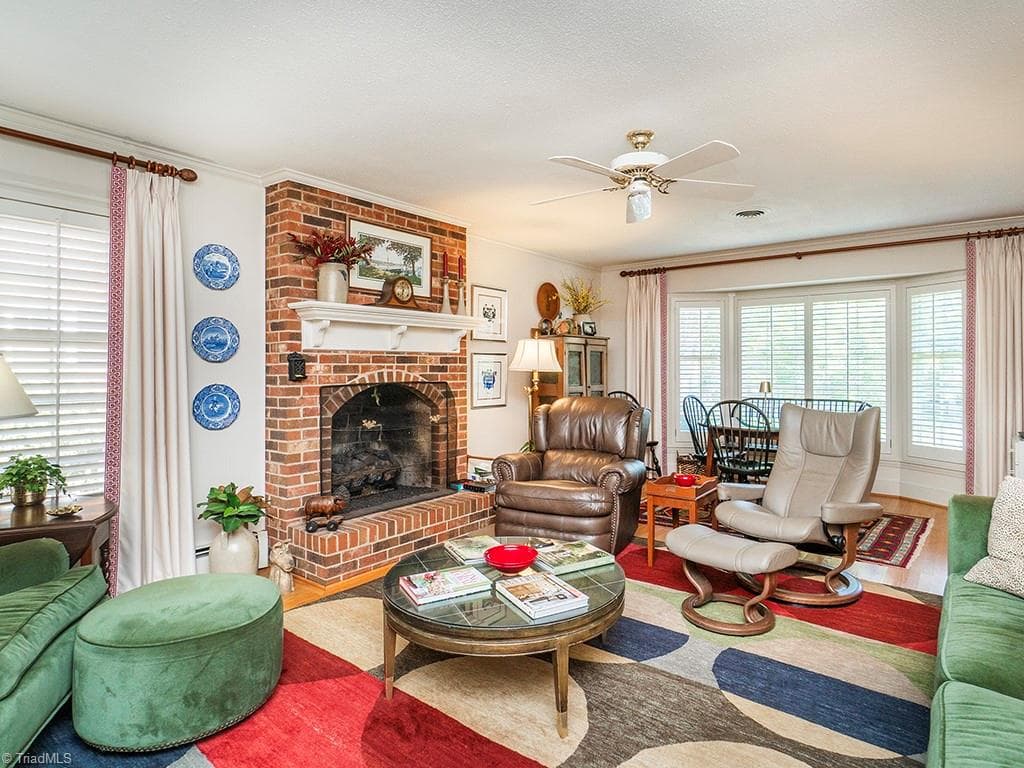 Lovely Den with gas log Fireplace - 2216 Canterbury Drive, Burlington NC 27215, Burlington