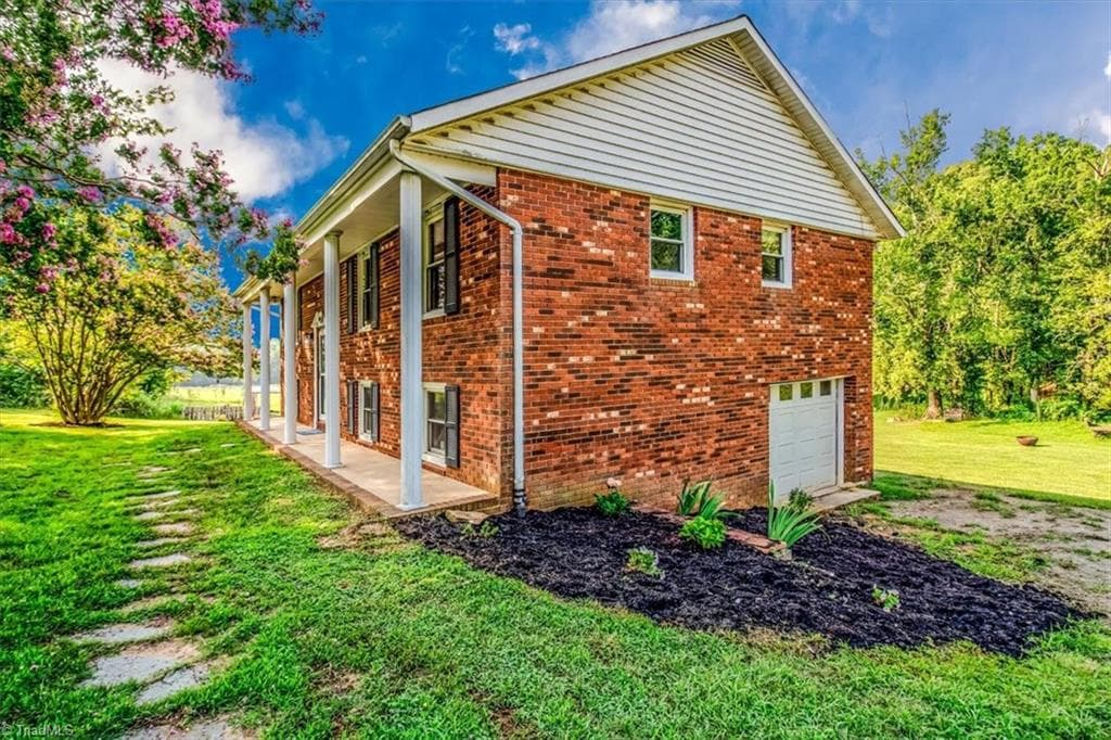 Stick/Site Built at 2910 Old Highway 60, Ronda NC 28670, photo 10 of 25
