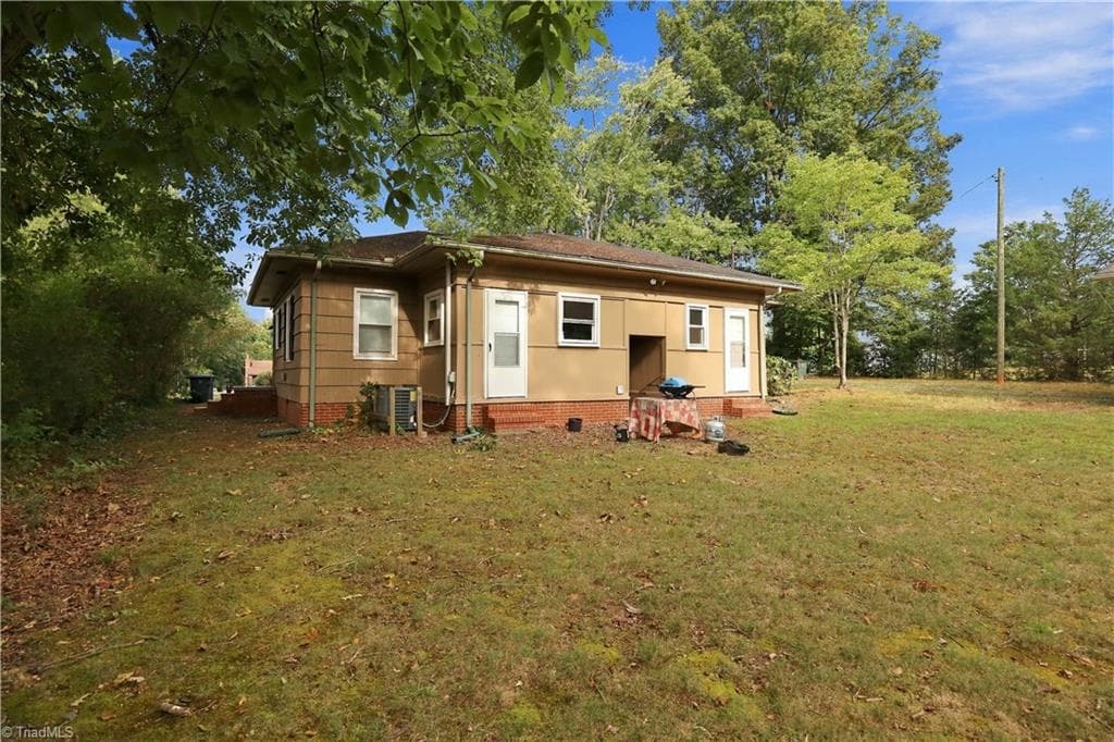 Stick/Site Built at 5038 Pinewood Drive, Winston-Salem NC 27106, Winston-Salem, photo 23 of 31