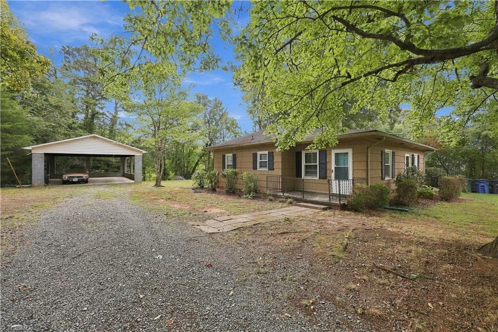 Stick/Site Built at 5038 Pinewood Drive, Winston-Salem NC 27106, Winston-Salem, photo 4 of 31